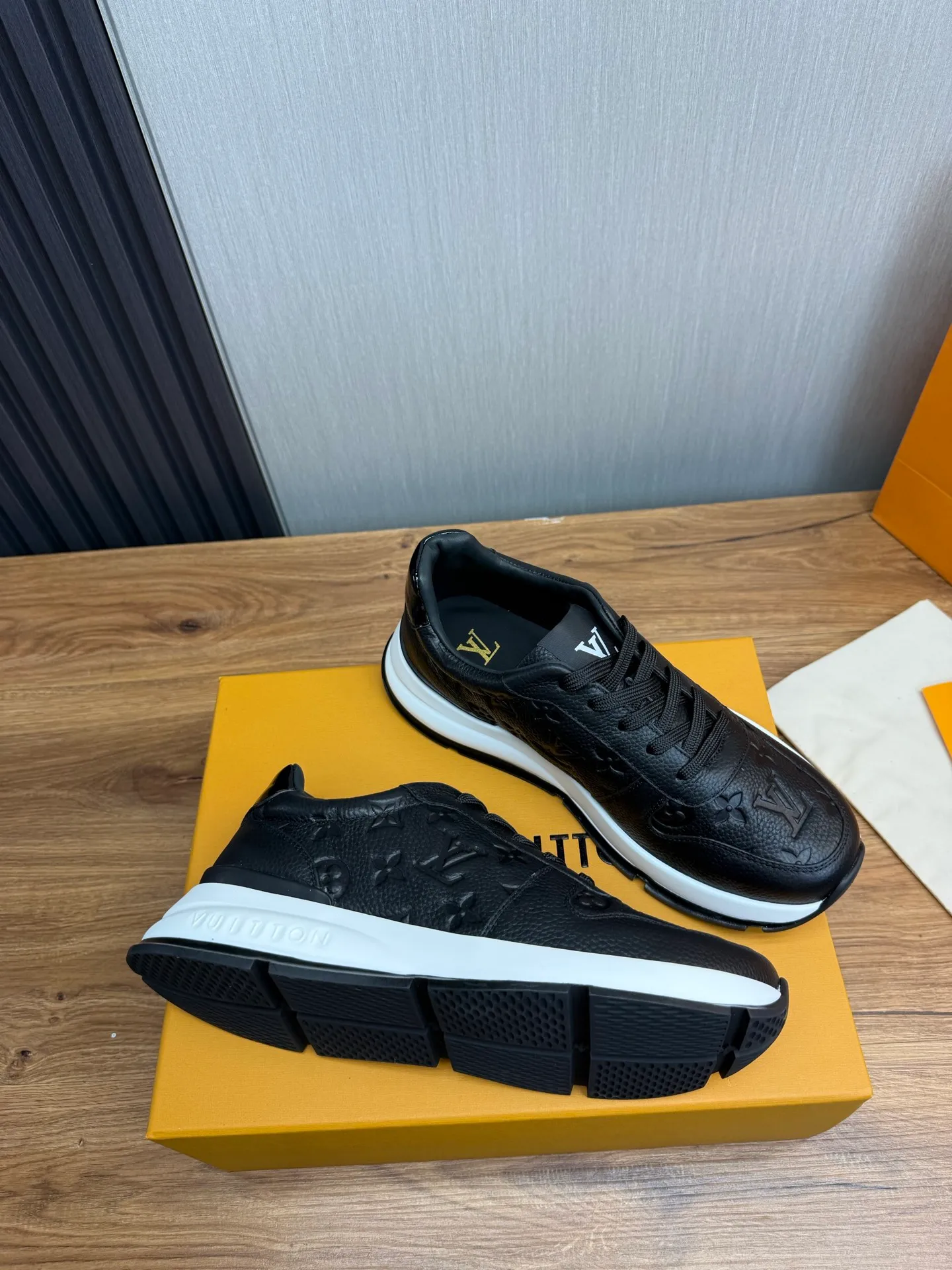 Men's men's shoes 💰840💰 LOUIS VUITTON [Luden Yiwei] The new trendy Lv is on the market 🎁, casual and fashionable men's shoes 👟Original 1:1 shipment✅ The upper is made of imported brand leather + cowhide lining, the original wear-resistant rubber outsole, the version is simple and elegant, exclusive for trendy men. 38-44 (customized at 38.45)